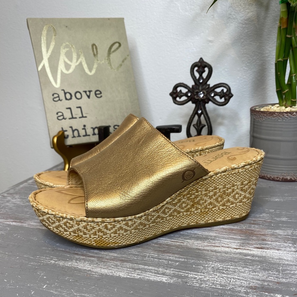 Born Tilda gold leather basket weave wedge heel sandals Size 7M